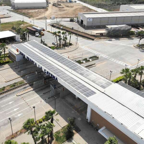 Paneles Solares Zona Franca La Cayena